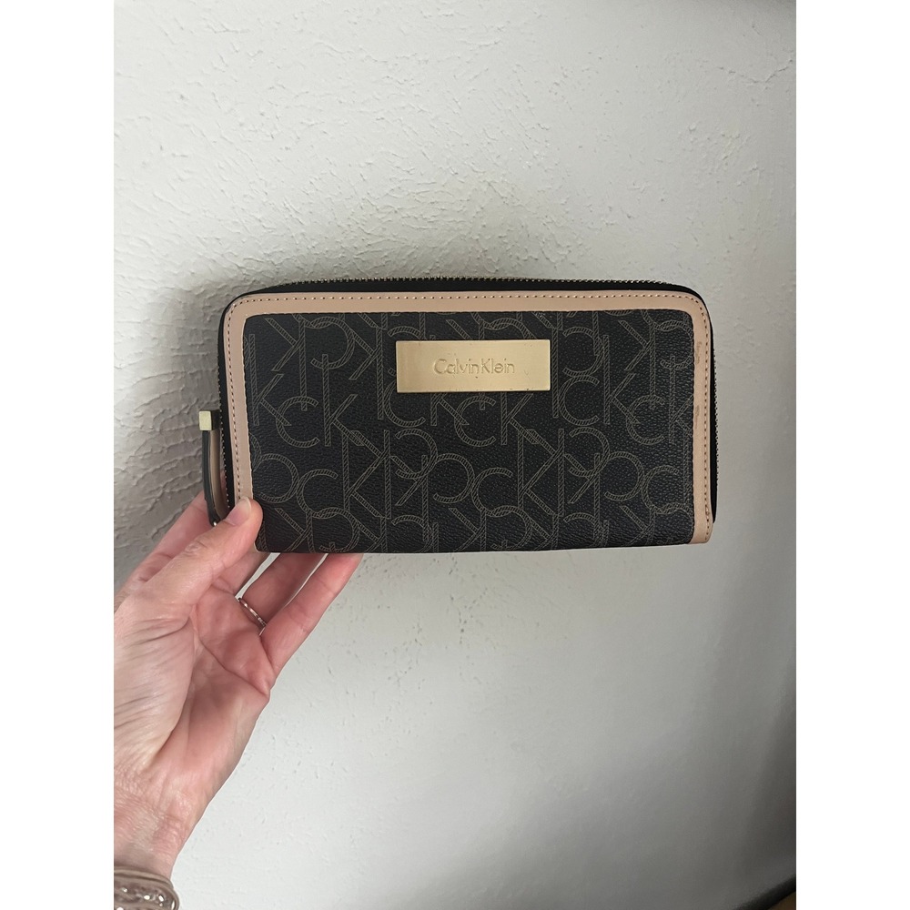 Calvin Klein Zip Up Wallet Brown Tan Gold Logo Preppy Classic Mature Everyday